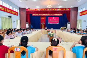 Quang cảnh hội nghị đối thoại giữa Chủ tịch UBND huyện Phú Thiện với cán bộ, hội viên phụ nữ. Ảnh: Vũ Chi