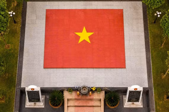 Miếu thờ liệt sĩ bên suối Hội Phú