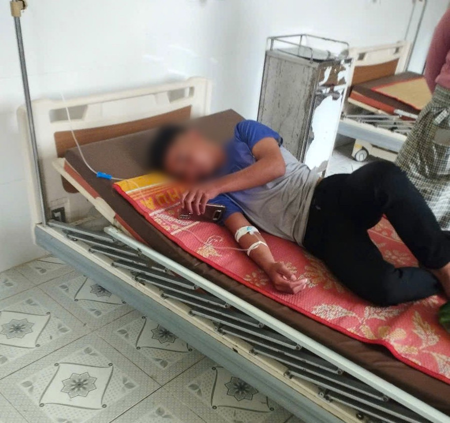 Em Đinh Văn Sinh (làng Tnang, xã Yang Trung) được gia đình đưa đến Trung tâm Y tế huyện Kông Chro kiểm tra sức khỏe. Ảnh: Văn Phòng d2ad8d5ba231166f4f20-1.jpg