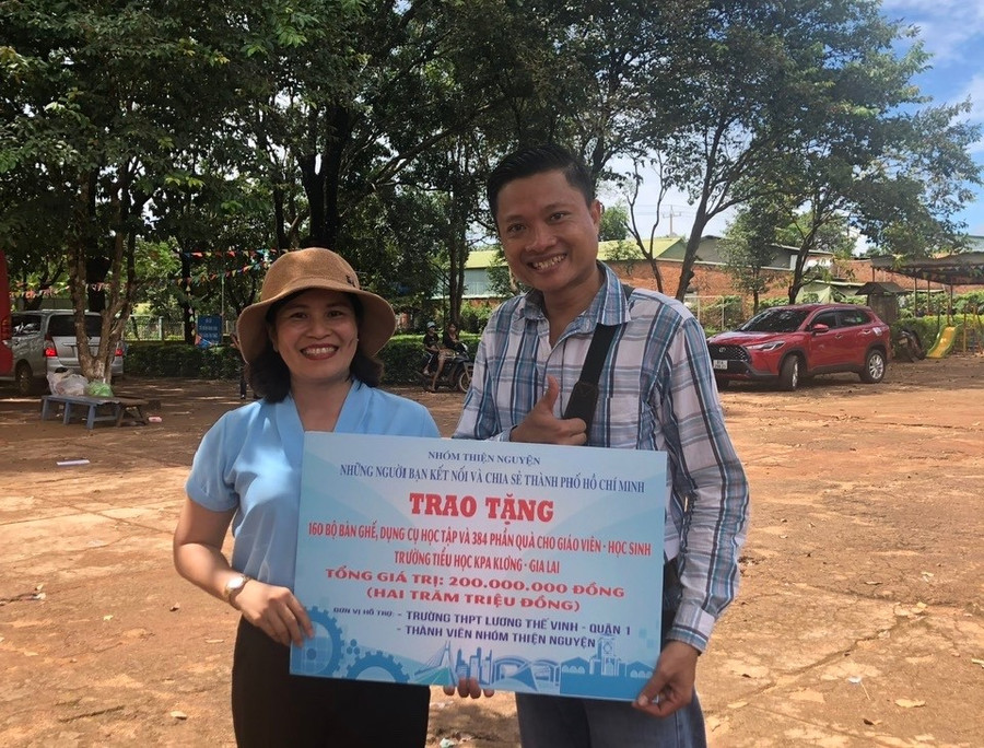 Cô Nhung kêu gọi được nhiều nhà hảo tâm tài trợ cho Trường Tiểu học Kpă Klơng. Ảnh: NVCC 6258962ac92643781a37.jpg