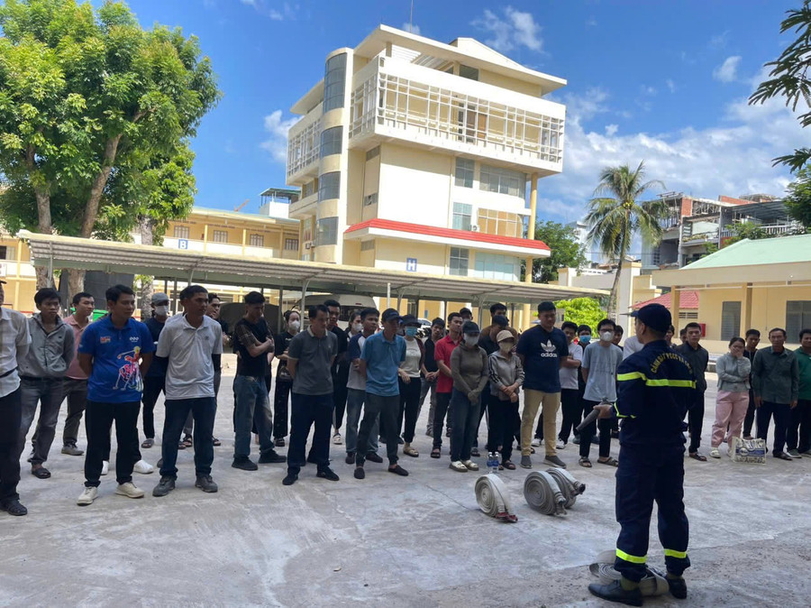 Triển khai công tác huấn luyện nghiệp vụ PCCC và CNCH. Ảnh: T.D a4d9cc14cbe842b61bf9.jpg