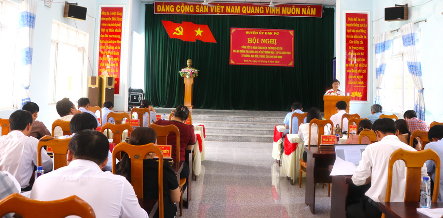 Conference scene. Photo: Ngoc Minh img-5403.jpg
