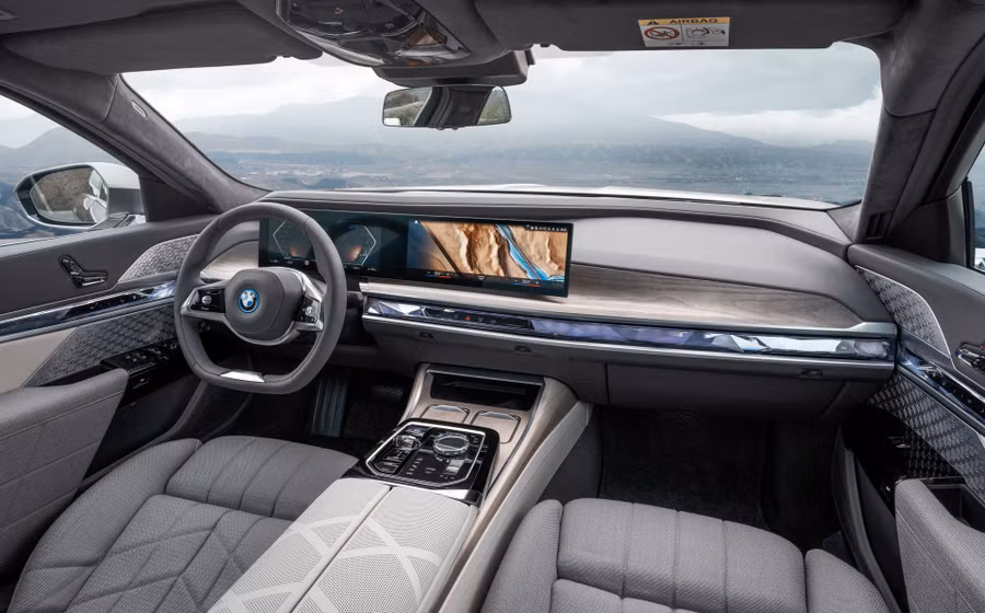 p90458233-the-new-bmw-i7-xdrive60-european-model-shown.jpg