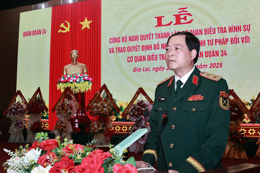 Trung tướng Đào Tuấn Anh-Tư lệnh Quân đoàn 34 phát biểu tại buổi lễ. Ảnh: N.T fbd03a13e6c3539d0ad2.jpg