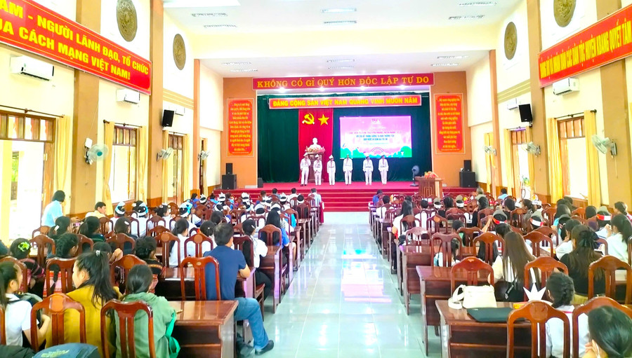 Quang cảnh liên hoan. Ảnh: Hữu Nở 6b38d4916733d56d8c22.jpg