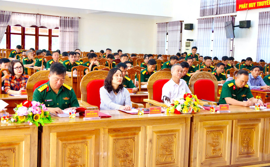 Các đại biểu dự hội nghị tổng kết 10 năm thực hiện Chỉ thị số 05-CT/TW của Bộ Chính trị về “Đẩy mạnh học tập và làm theo tư tưởng, đạo đức, phong cách Hồ Chí Minh” giai đoạn 2016-2025 tại Sư đoàn 2. Ảnh: Tấn Hưởng 46a3ec35f4a446fa1fb5.jpg