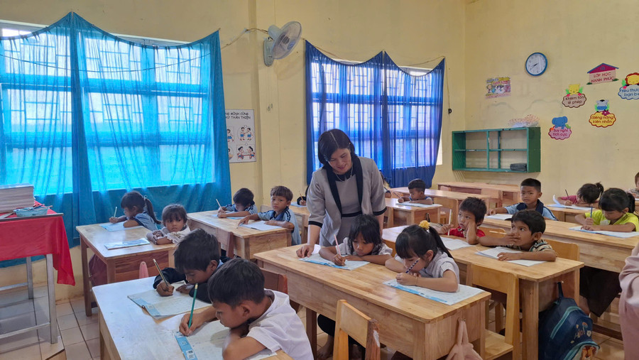 Học sinh Trường Tiểu học Kpă Klơng được học tập trong lớp học khang trang. Ảnh: T.D 2.jpg