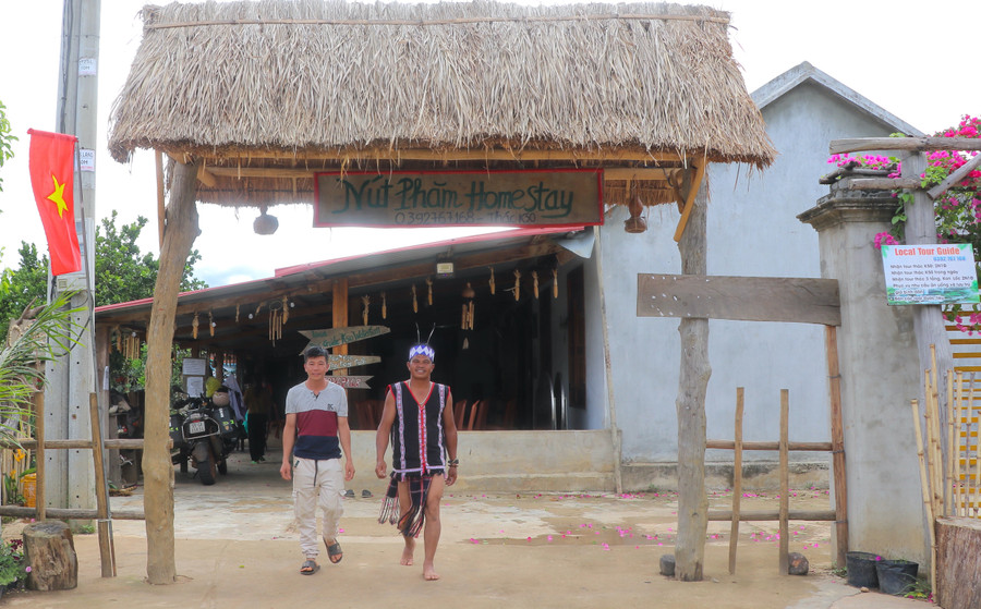 Nút Phăm homestay của vợ chồng anh Hvinh Nút nằm cuối làng Đăk Asêl với không gian bài trí gọn gàng đậm chất truyền thống. Ảnh: Ngọc Minh du-khach-den-nut-pham-homestay-cua-gia-dinh-anh-hvinh-nut-duoc-trai-nghiem-khong-gian-dam-da-ban-sac-van-hoa-anh-ngoc-minh.jpg