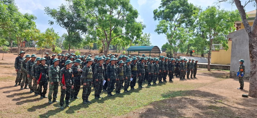 Cán bộ, chiến sĩ Lữ đoàn Pháo binh 40 trước giờ kiểm tra bắn đạn thật. Ảnh: T.D a6e1fe62d56d67333e7c.jpg