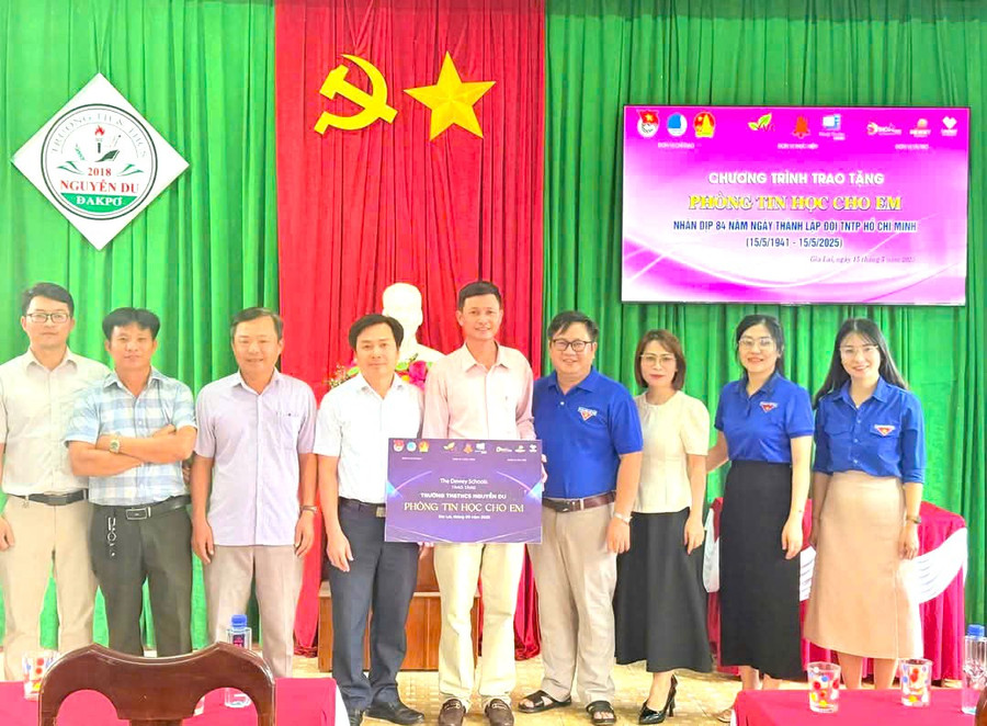 Huyện Đoàn Đak Pơ kết nối, triển khai phần việc ý nghĩa, giúp trường học trang bị thêm phòng chức năng phục vụ giảng dạy và học tập tốt hơn. Ảnh Bùi Hoa 197c53815106e458bd17.jpg
