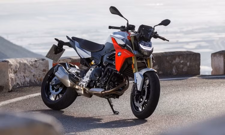 p90382726-lowres-bmw-f-900-r-02-2020.jpg