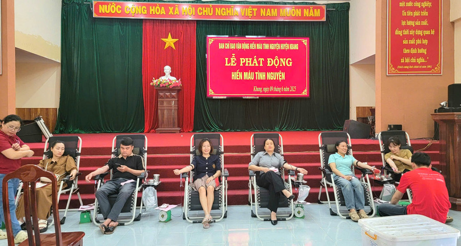 Ngày hội hiến máu tình nguyện có khoảng 600 người trên địa bàn huyện Kbang tham gia. Ảnh: Thúy An 69206fd223369768ce27.jpg