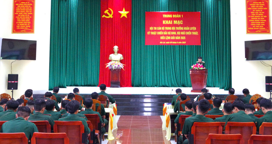 Quang cảnh khai mạc hội thi. Ảnh: Hoa Lê b40128cd442df073a93c.jpg