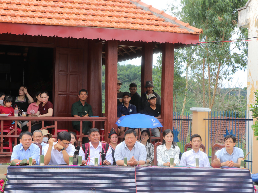 Các đại biểu dự phục dựng lễ “Mừng chiến thắng” của người Bahnar ở làng Đăk A Sêl (xã Sơn Lang, huyện Kbang). Ảnh: Ngọc Minh img-6005.jpg