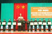 Các tập thể, cá nhân có thành tích xuất sắc trong công phòng chống thiên tai, cứu hộ, cứu nạn, khắc phục hậu quả bão số 13 nhận bằng khen của UBND tỉnh.
