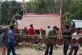 Nhà mồ-tác phẩm nghệ thuật bị “bỏ lại” cho gió núi Trường Sơn