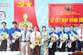 Chi bộ Trường THPT Ya Ly kết nạp 5 học sinh ưu tú vào Đảng.