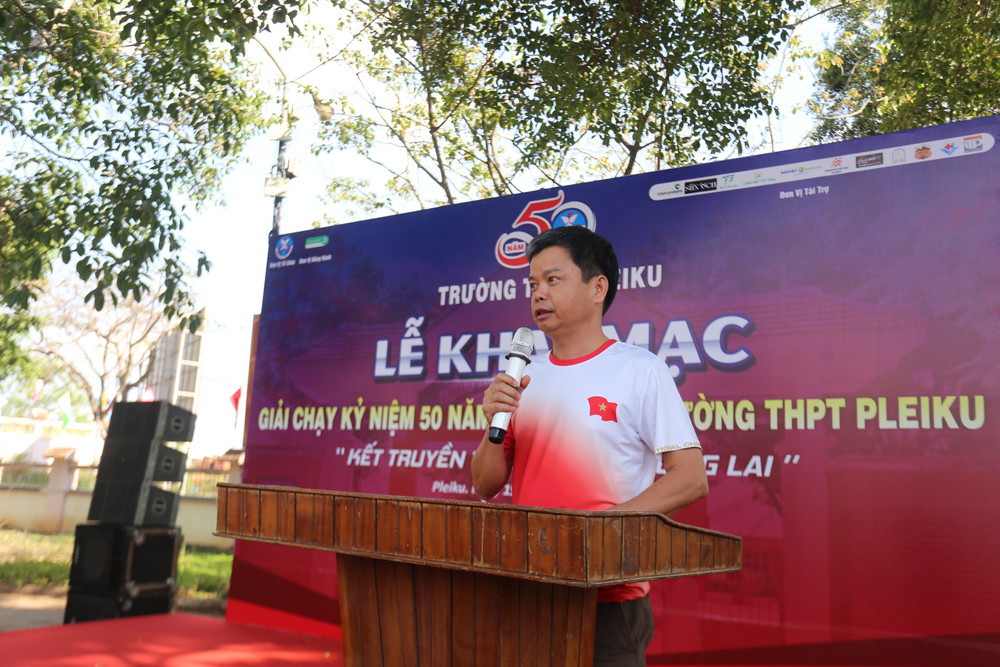 Phó Chủ tịch UBND tỉnh Nguyễn Hữu Quế dự lễ khai mạc giải. Ảnh: Văn Ngọc pho-chu-tich-ubnd-tinh-nguyen-huu-que-du-le-khai-mac-giai-anh-van-ngoc.jpg
