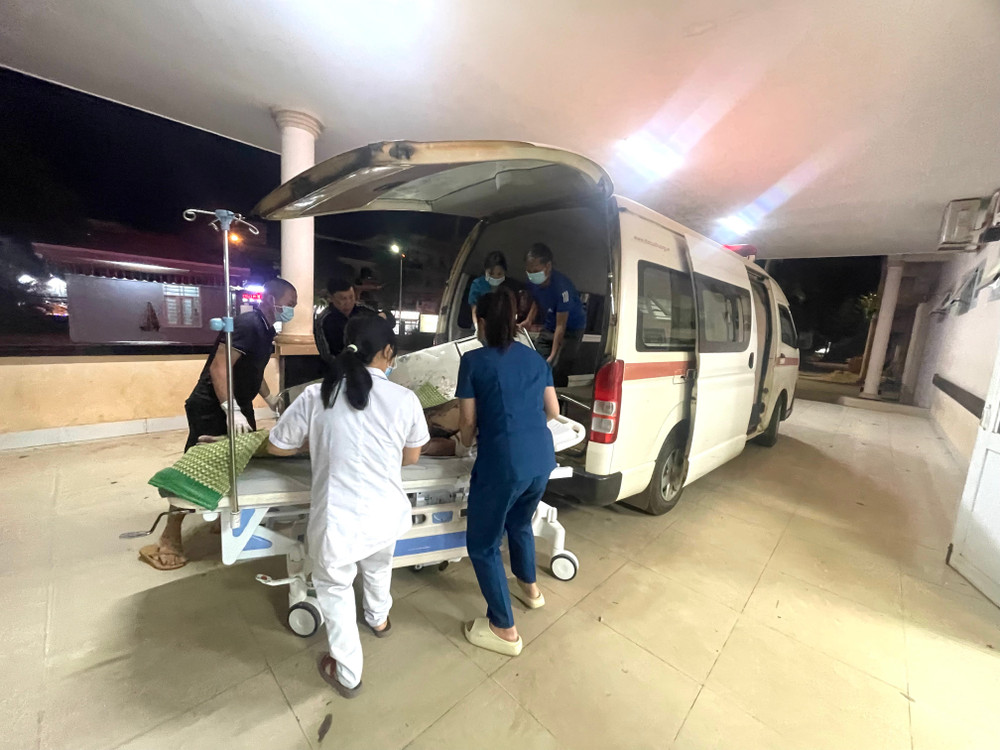 Anh Hiếu được đưa đi cấp cứu ở Bệnh viện Đa khoa tỉnh Gia Lai song tử vong vì vết thương quá nặng. Ảnh: Văn Ngọc anh-hieu-duoc-dua-di-cap-cuu-o-benh-vien-da-khoa-tinh-song-tu-vong-vi-vet-thuong-qua-nang-anh-van-ngoc.jpg