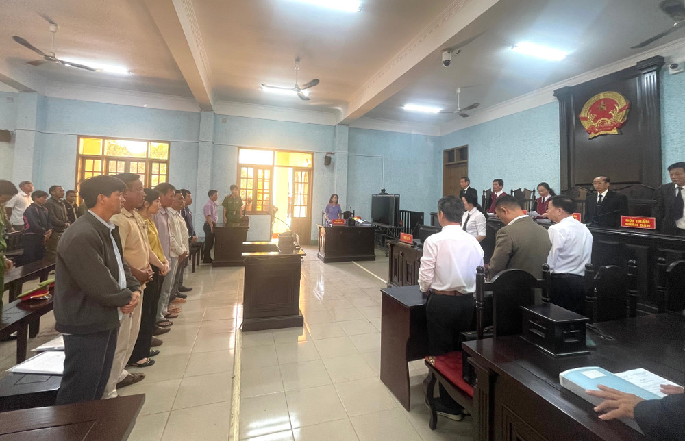 Hội đồng xét xử đã quyết định hoãn phiên tòa. Ảnh: Văn Ngọc hoi-dong-xet-xu-da-quyet-dinh-hoan-phien-toa-anh-van-ngoc.jpg