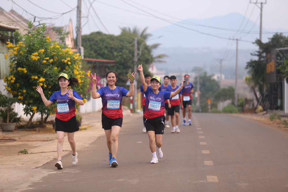 Nhiều thế hệ học sinh và giáo viên nhà trường đã tham gia giải. Ảnh: Văn Ngọc giai-chay-co-su-tham-gia-cua-nhieu-the-he-hoc-sinh-giao-vien-nha-truong-anh-van-ngoc.jpg
