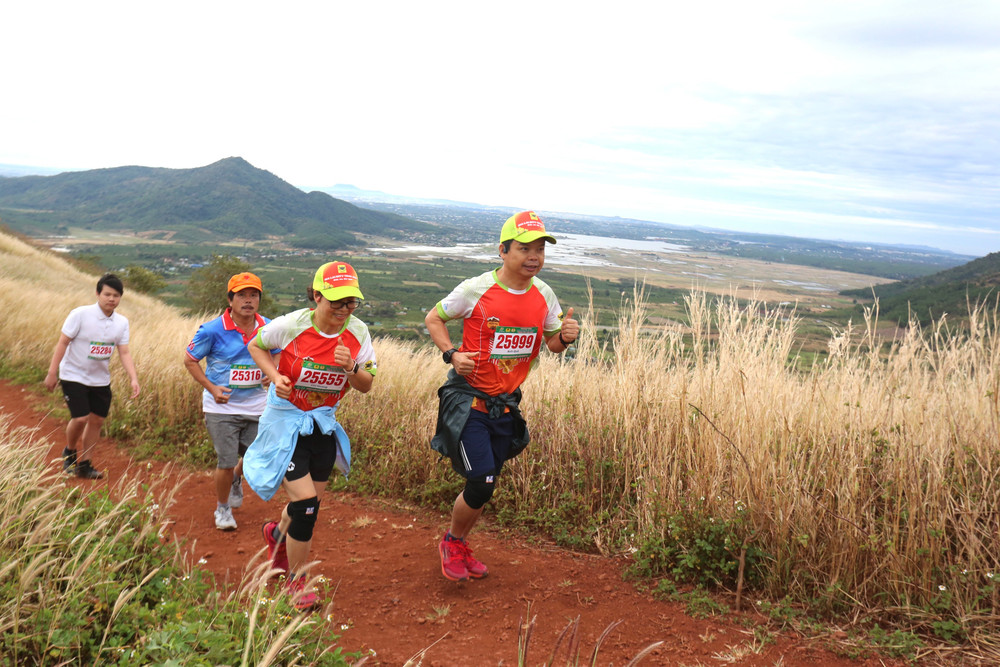 Các runner chinh phục cung đường chạy đặc biệt đầy hứng khởi. Ảnh: Văn Ngọc cac-runner-chinh-phuc-cung-duong-chay-dac-biet-day-hung-khoi-anh-van-ngoc.jpg