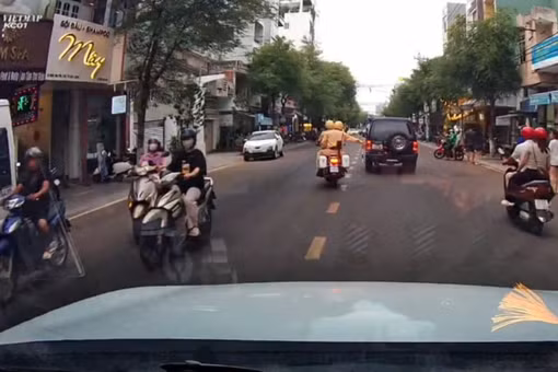 CSGT Gia Lai mở đường đưa nạn nhân bị đứt lìa cánh tay do tai nạn lao động đi cấp cứu kịp thời