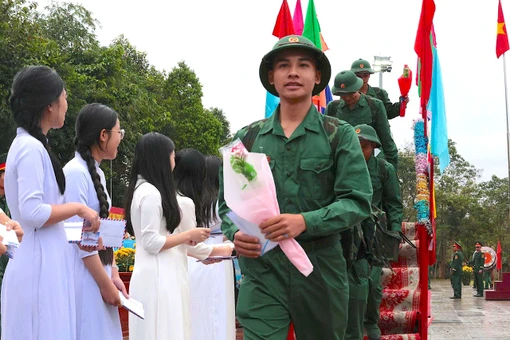 Lãnh đạo tỉnh dự Lễ giao, nhận quân năm 2026 tại một số địa phương khu vực Tây Gia Lai