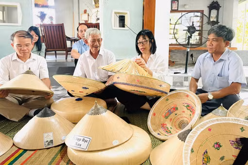 Phát triển làng nghề nón ngựa Phú Gia gắn với du lịch cộng đồng