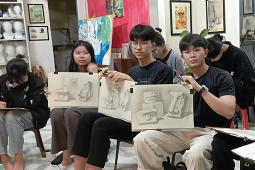 Học sinh Gia Lai đạt giải cuộc thi vẽ tranh quốc tế Louvre 2025-2026