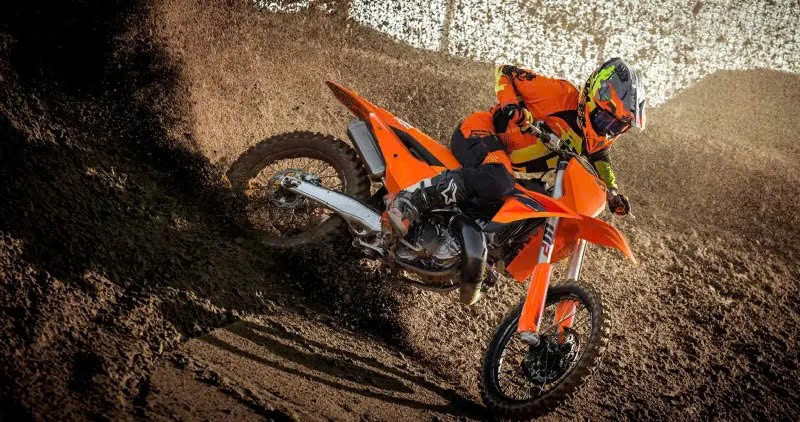 Mặc dù nằm trong phân khúc tầm trung nhưng KTM 250 Adventure 2025 được trang bị nhiều tính năng hiện đại. Ảnh: S.T 7c04ff29947d2a23736c.jpg