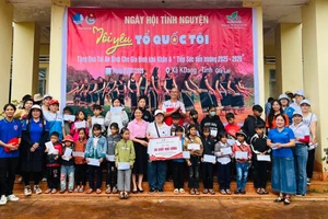 Ngày hội tình nguyện “Tôi yêu Tổ quốc tôi” tại Trường Tiểu học và THCS Nay Der