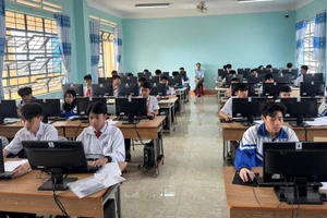 Trao 22 giải cho các thí sinh, nhóm thí sinh đạt giải tại Hội thi tin học trẻ thành phố Pleiku