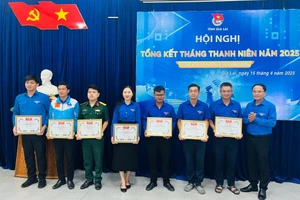 Tặng bằng khen 19 tập thể, cá nhân có thành tích xuất sắc trong triển khai hoạt động Tháng Thanh niên
