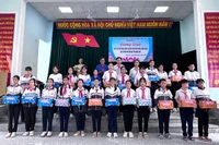 Đại biểu HĐND huyện Đak Pơ đối thoại với trẻ em