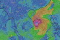 Bão số 13 chỉ cách Quy Nhơn 270 km, sức gió giật cấp 17