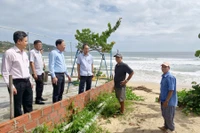 Túc trực tại vị trí được phân công 24/24 giờ để ứng phó bão số 13