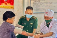 Khám bệnh, cấp thuốc miễn phí cho hơn 500 người dân huyện Đức Cơ và Ia Grai