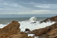 Vùng biển Gia Lai gió cấp 6-7, cảnh báo lũ quét, sạt lở trên đất liền