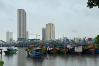 Vùng tâm bão Kalmaegi gió giật cấp 13, di chuyển với tốc độ 30-35km/h