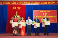 Pleiku và Ayun Pa: Có 232 đảng viên được tặng huy hiệu Đảng nhân dịp sinh nhật Bác