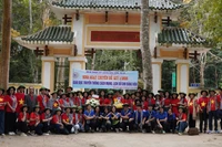 Chi bộ Trường THPT chuyên Hùng Vương sinh hoạt chuyên đề tại “địa chỉ đỏ”