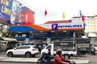 Xăng dầu đảo chiều giảm giá mạnh từ chiều 25-3