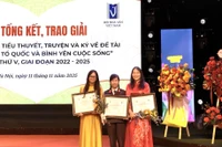 3 tác giả đạt giải cuộc thi viết về đề tài “Vì an ninh Tổ quốc và bình yên cuộc sống” lần thứ V. 