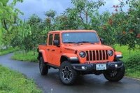 Jeep Gladiator 2023 – Quái thú off-road Mỹ, giá chỉ từ 2,5 tỷ đồng 