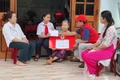 Gia Lai: Trao tiền hỗ trợ hàng tháng cho trẻ mồ côi và người khuyết tật