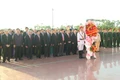 Lãnh đạo tỉnh dâng hoa tại Tượng đài Nguyễn Sinh Sắc - Nguyễn Tất Thành và viếng các anh hùng liệt sĩ 