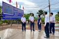 Phó Chủ tịch UBND tỉnh Nguyễn Thị Thanh Lịch đến thăm Di tích lịch sử chiến thắng Plei Me (xã Ia Pia). Ảnh: Vũ Thảo