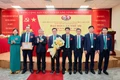Ban Chấp hành Đảng bộ BIDV Chi nhánh Phố Núi nhận giấy khen hoàn thành xuất sắc nhiệm vụ năm 2025 của Đảng ủy BIDV. Ảnh: K.A