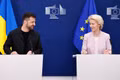 Tổng thống Ukraine Volodymyr Zelensky (trái) và Chủ tịch Ủy ban châu Âu Ursula Von der Leyen tham gia cuộc họp báo chung tại Brussels (Bỉ) vào ngày 17-8-2025. Ảnh: AFP/Nguồn: TTO